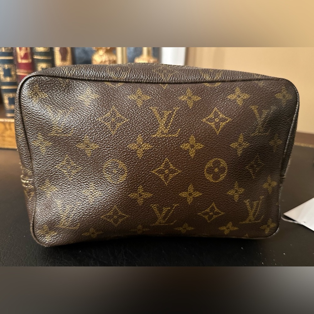 Louis Vuitton Trousse 23